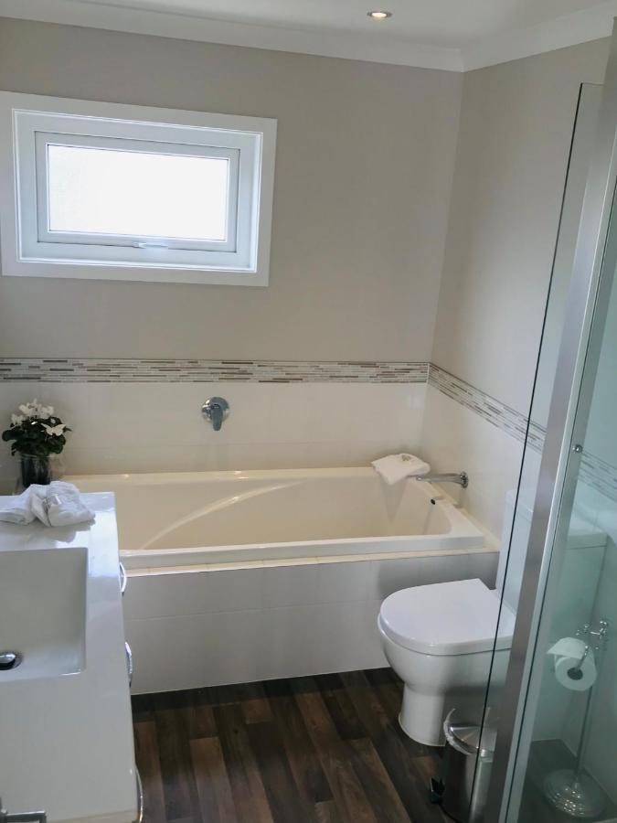 The Great Escape, Luxury Waterfront, Hottub Villa Whitianga Bagian luar foto